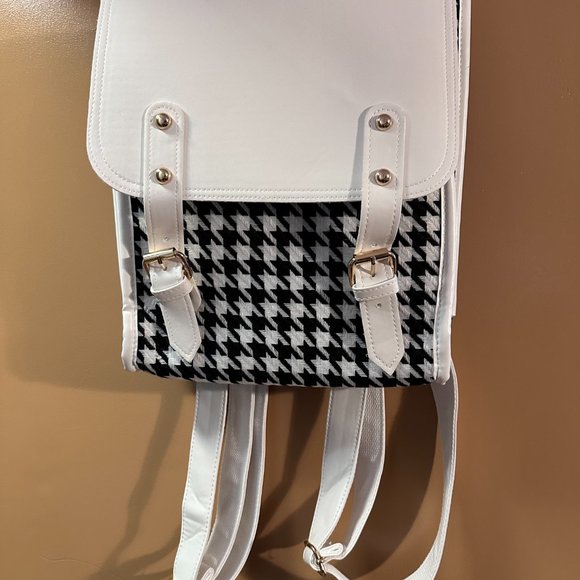 Backpack - Picture 10 of 10